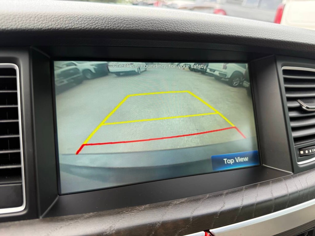 Genesis G80 Vehicle Full-screen Gallery Image 27