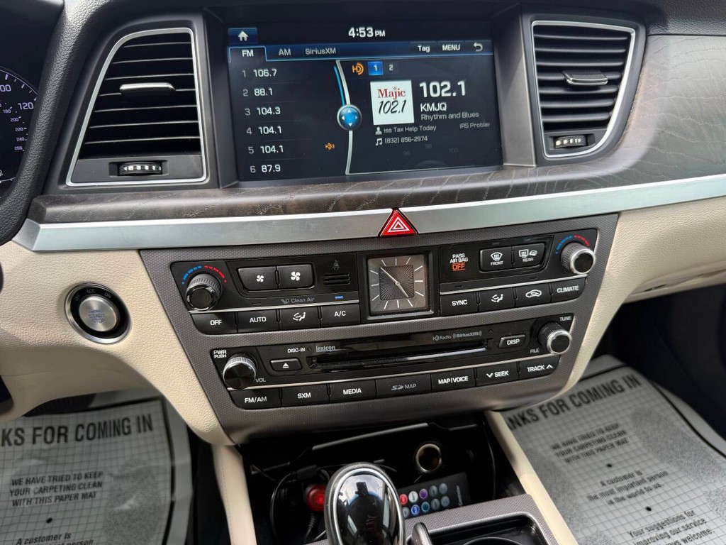 Genesis G80 Vehicle Full-screen Gallery Image 28