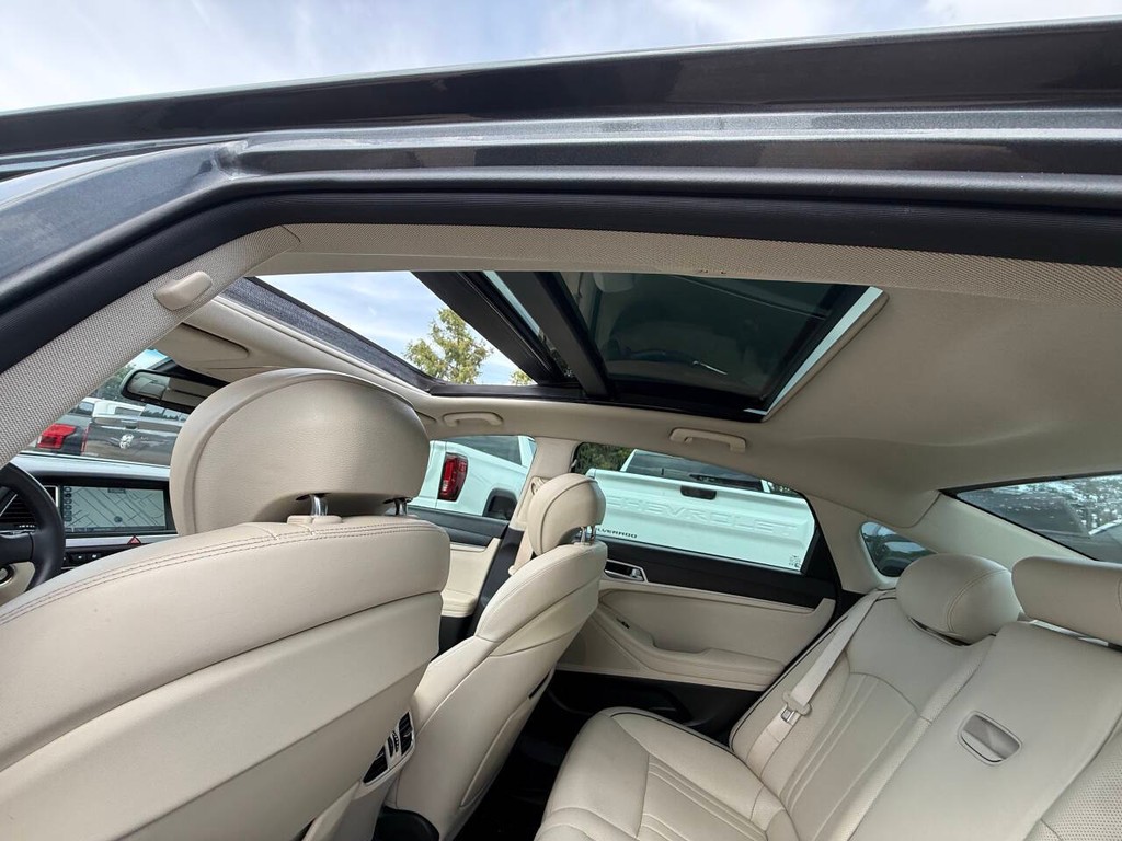 Genesis G80 Vehicle Full-screen Gallery Image 33