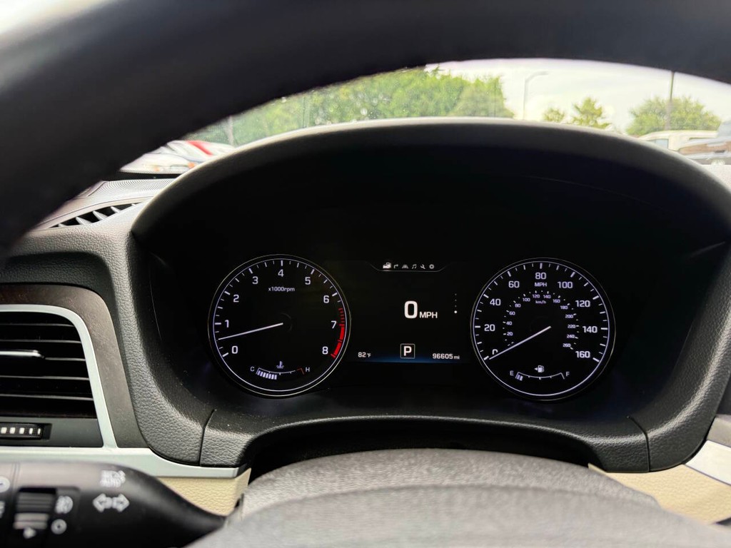 Genesis G80 Vehicle Full-screen Gallery Image 34