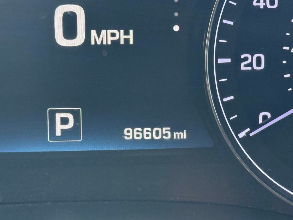Genesis G80 Vehicle Full-screen Gallery Image 35