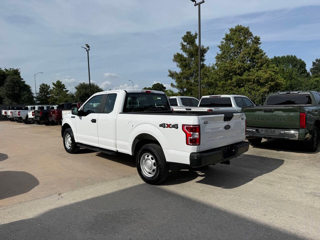 Ford F-150 Vehicle Full-screen Gallery Image 04