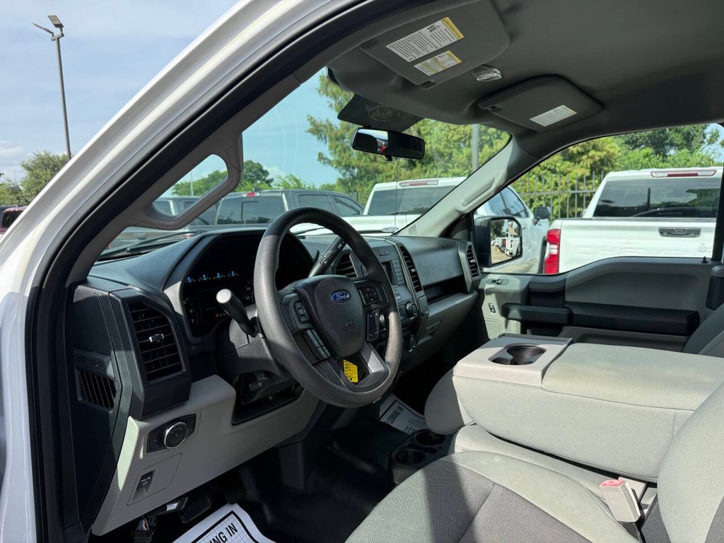 Ford F-150 Vehicle Full-screen Gallery Image 06