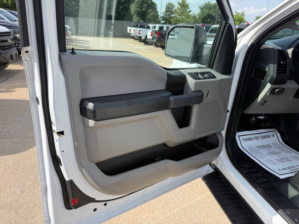 Ford F-150 Vehicle Full-screen Gallery Image 08