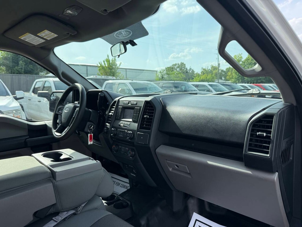 Ford F-150 Vehicle Full-screen Gallery Image 09