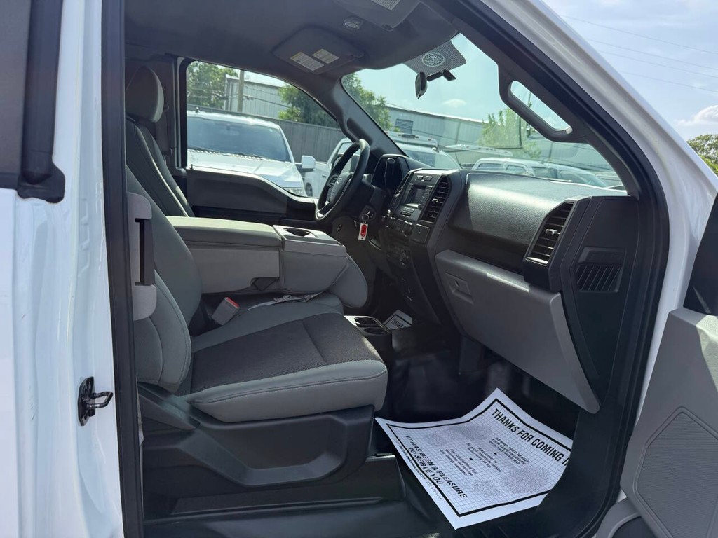 Ford F-150 Vehicle Full-screen Gallery Image 10