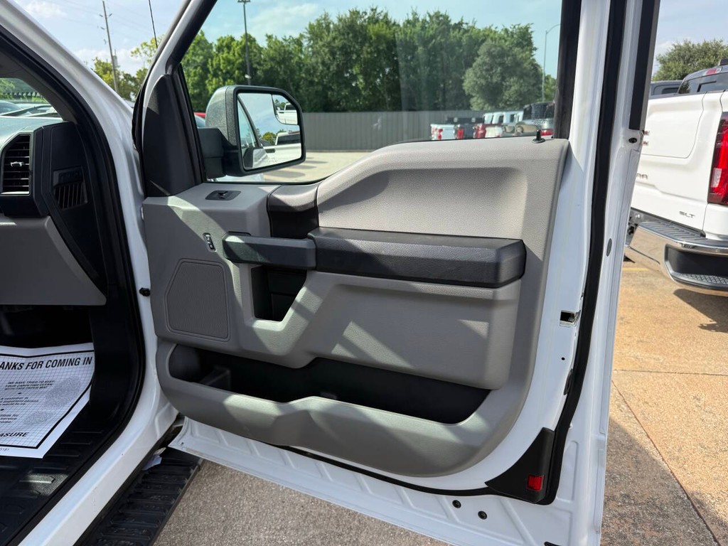 Ford F-150 Vehicle Full-screen Gallery Image 11