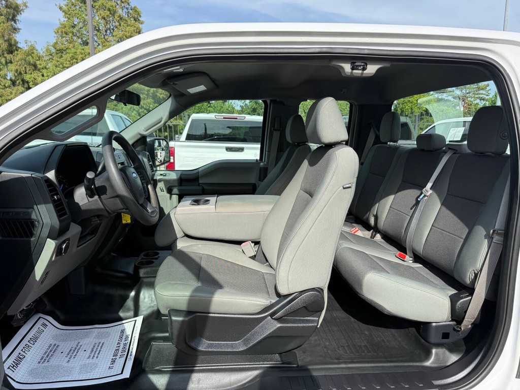 Ford F-150 Vehicle Full-screen Gallery Image 12