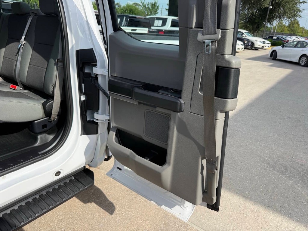 Ford F-150 Vehicle Full-screen Gallery Image 13