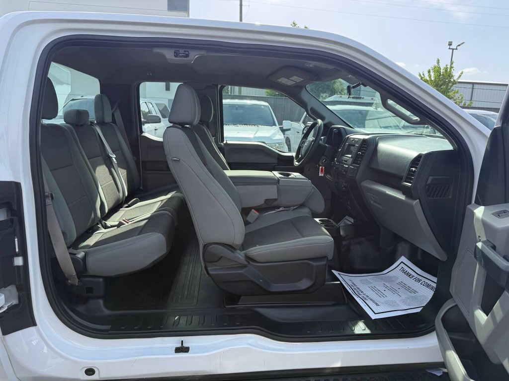 Ford F-150 Vehicle Full-screen Gallery Image 14