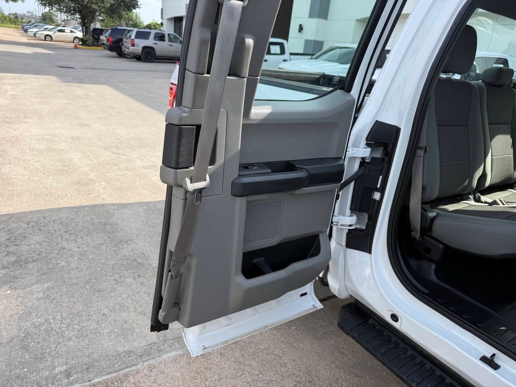 Ford F-150 Vehicle Full-screen Gallery Image 15