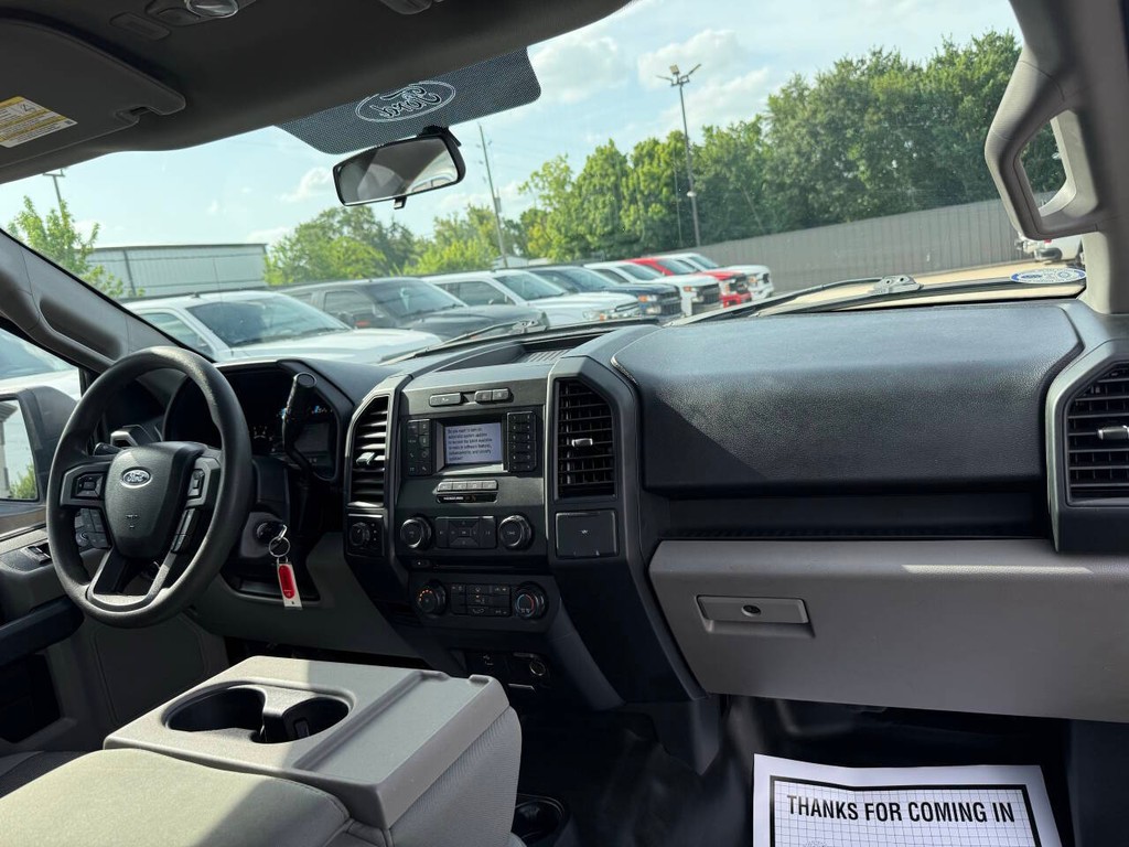 Ford F-150 Vehicle Full-screen Gallery Image 16