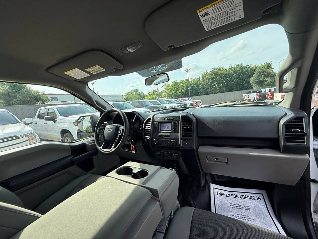 Ford F-150 Vehicle Full-screen Gallery Image 17
