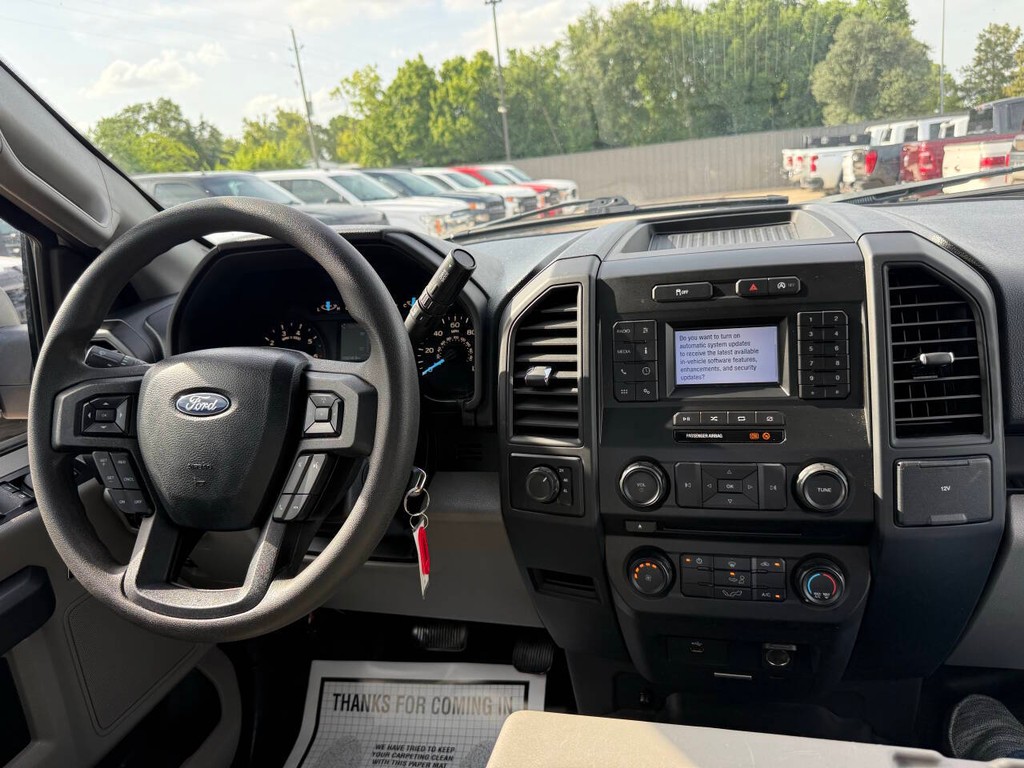 Ford F-150 Vehicle Full-screen Gallery Image 18