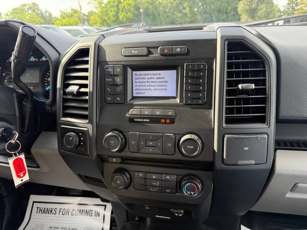 Ford F-150 Vehicle Full-screen Gallery Image 21