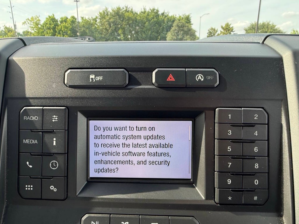 Ford F-150 Vehicle Full-screen Gallery Image 22
