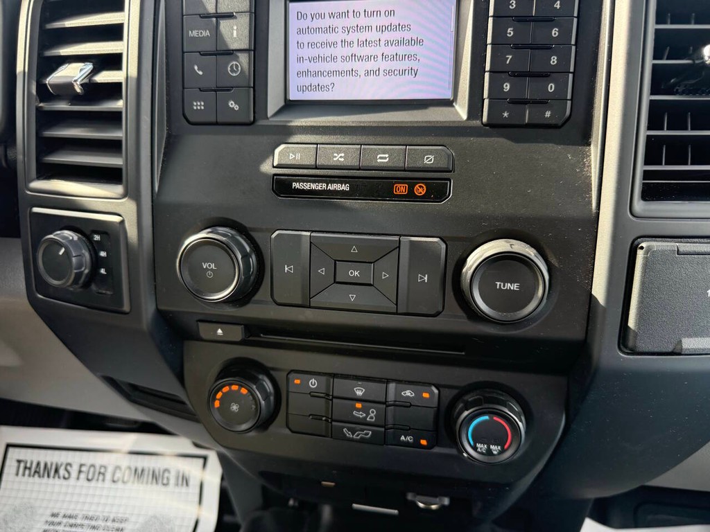 Ford F-150 Vehicle Full-screen Gallery Image 23