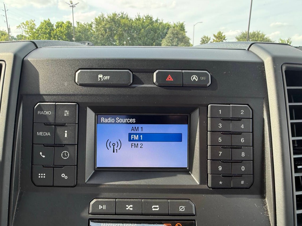 Ford F-150 Vehicle Full-screen Gallery Image 25