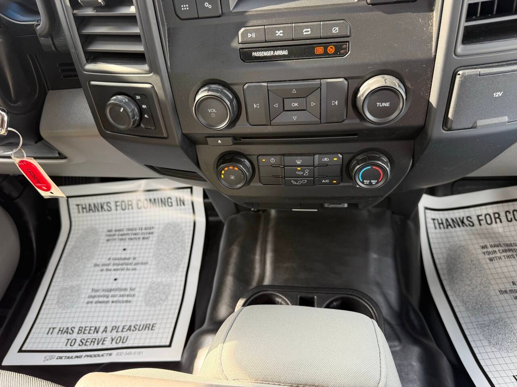 Ford F-150 Vehicle Full-screen Gallery Image 26