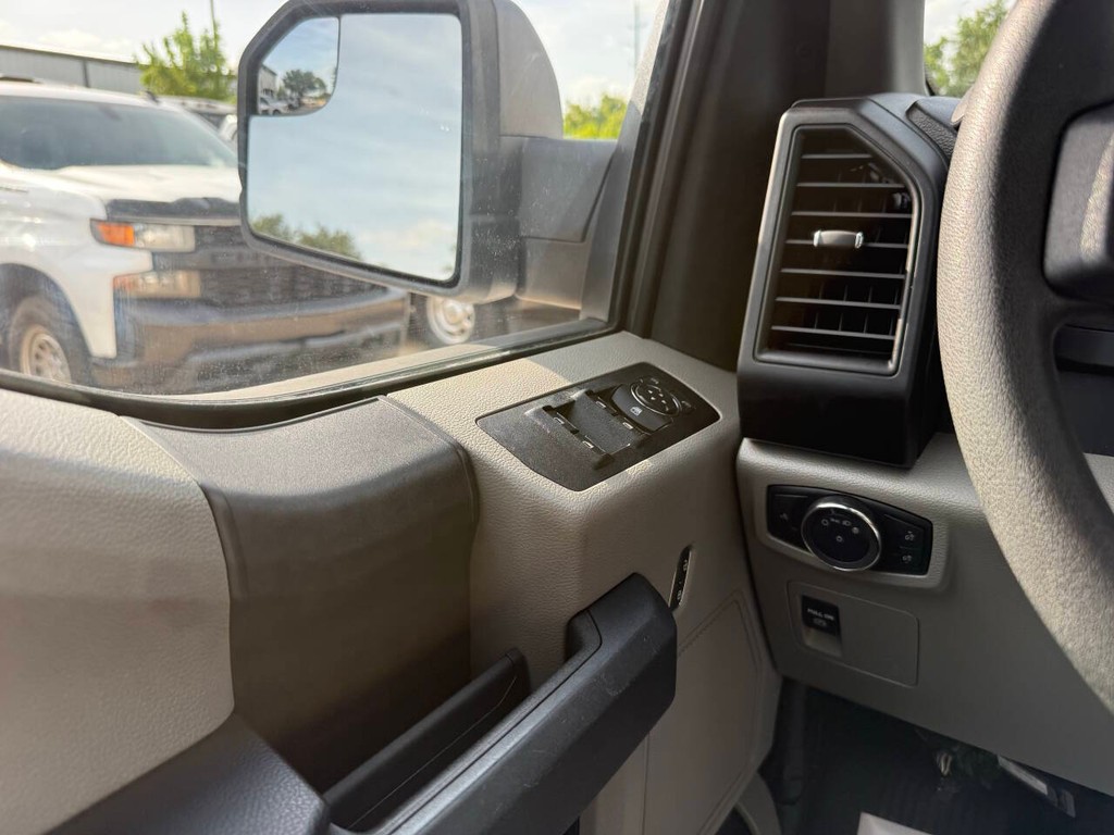Ford F-150 Vehicle Full-screen Gallery Image 27