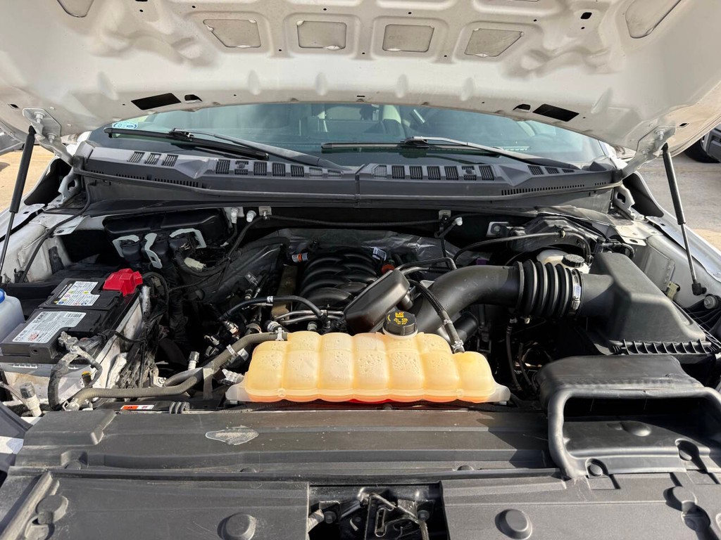 Ford F-150 Vehicle Full-screen Gallery Image 31