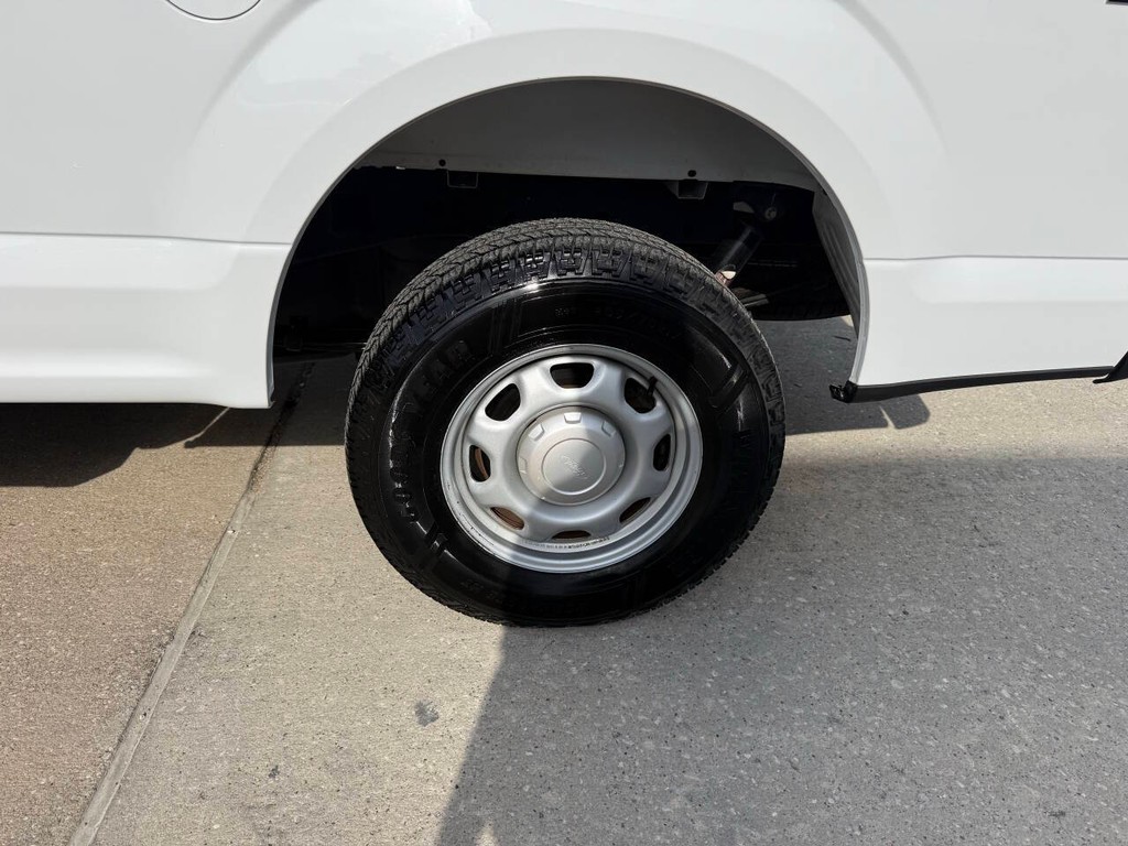 Ford F-150 Vehicle Full-screen Gallery Image 32