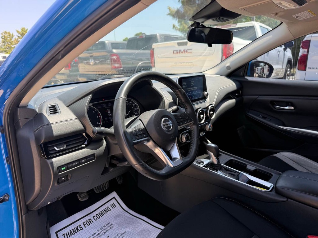 Nissan Sentra Vehicle Full-screen Gallery Image 06