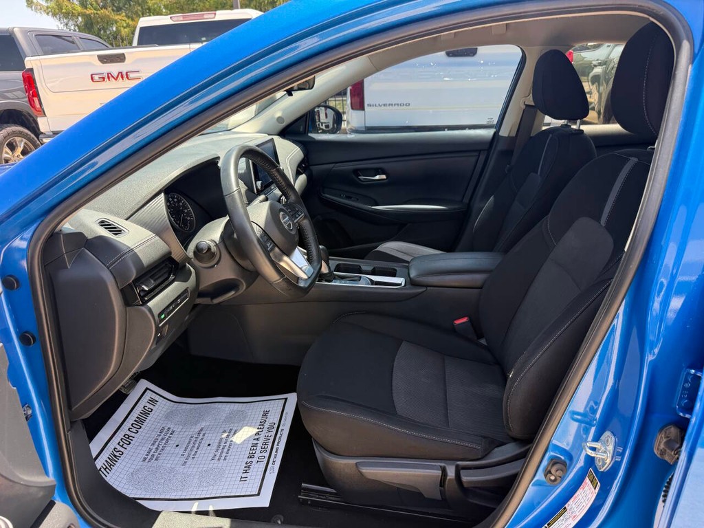Nissan Sentra Vehicle Full-screen Gallery Image 07