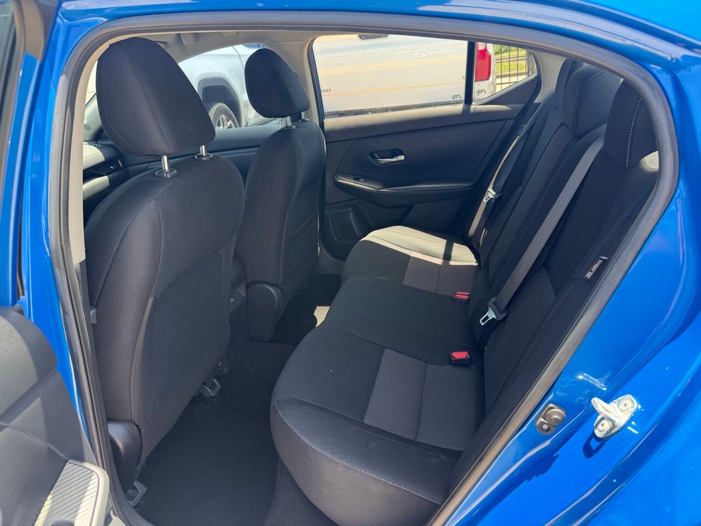 Nissan Sentra Vehicle Full-screen Gallery Image 13