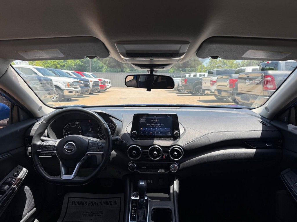 Nissan Sentra Vehicle Full-screen Gallery Image 18