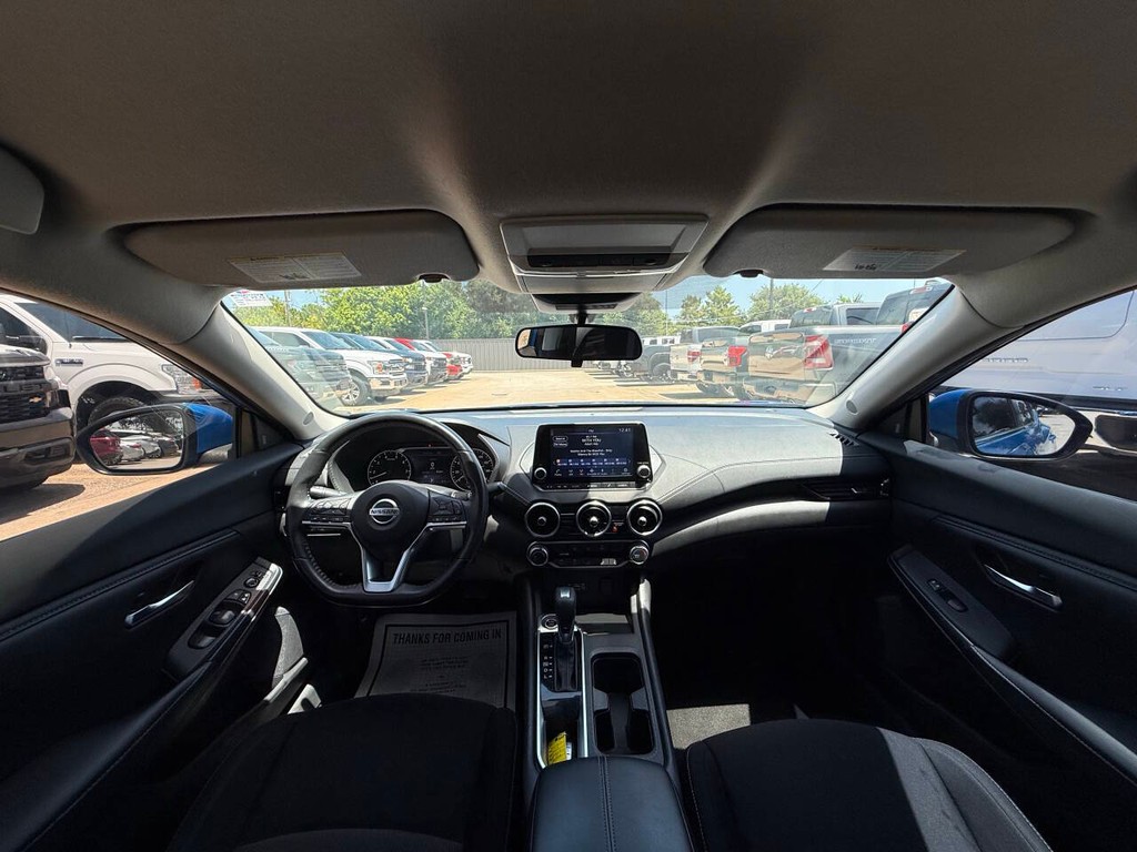 Nissan Sentra Vehicle Full-screen Gallery Image 19