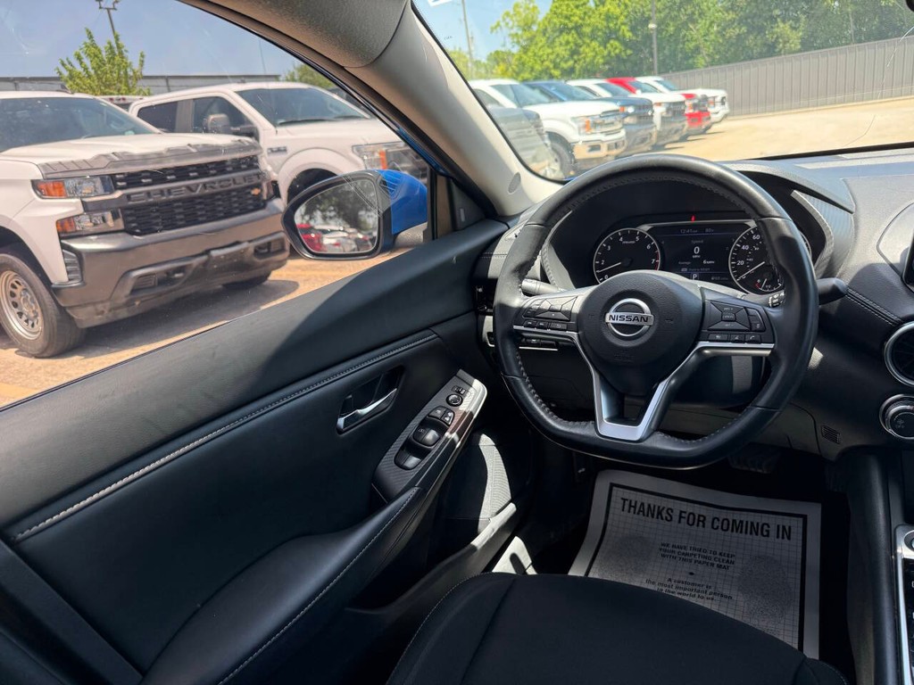 Nissan Sentra Vehicle Full-screen Gallery Image 20