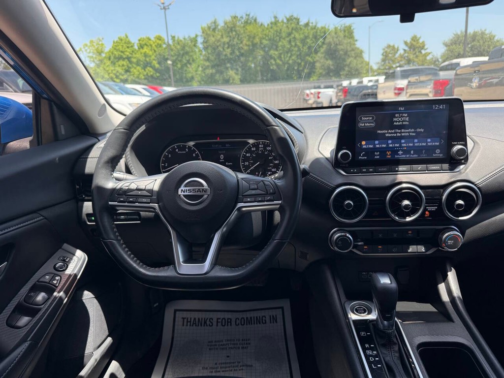 Nissan Sentra Vehicle Full-screen Gallery Image 22