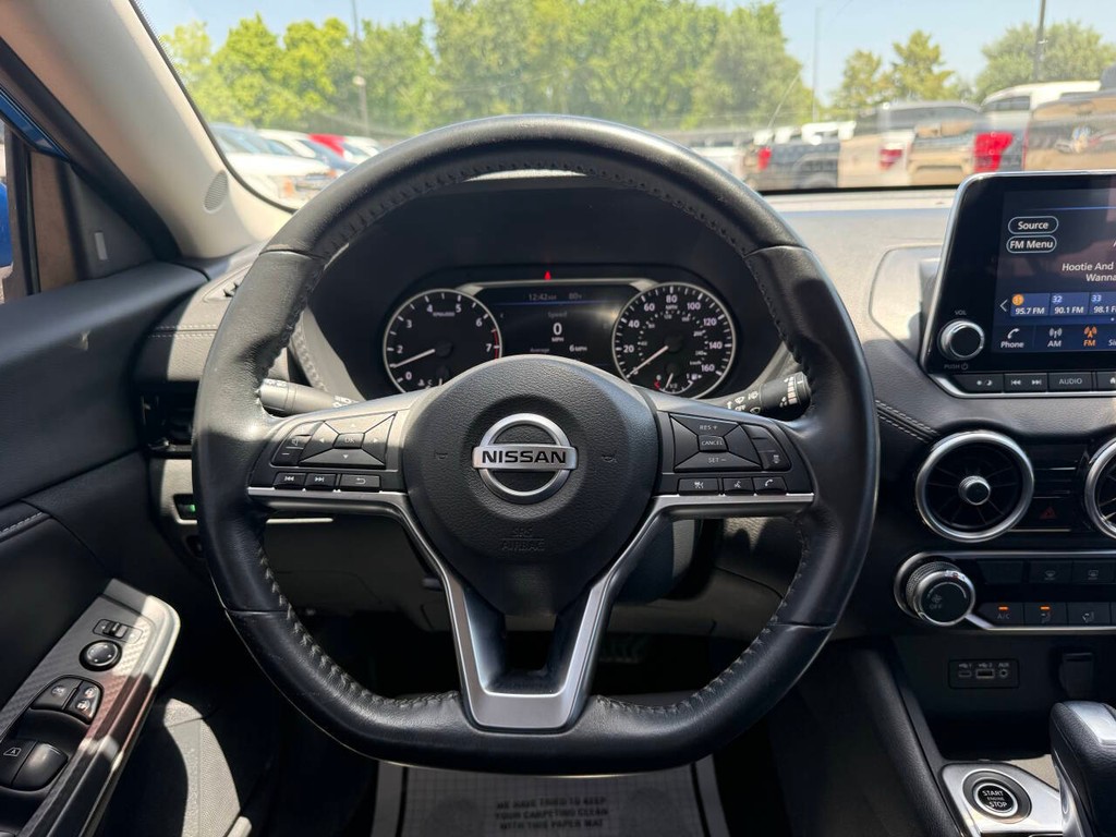 Nissan Sentra Vehicle Full-screen Gallery Image 23