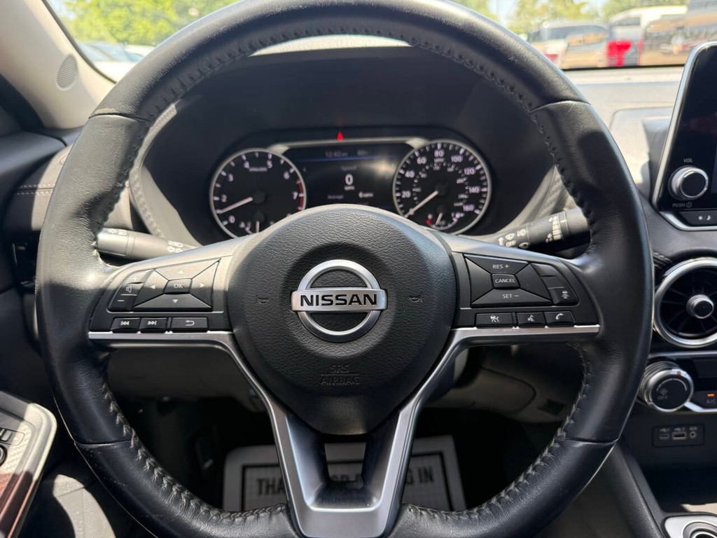 Nissan Sentra Vehicle Full-screen Gallery Image 24