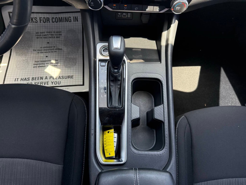 Nissan Sentra Vehicle Full-screen Gallery Image 29