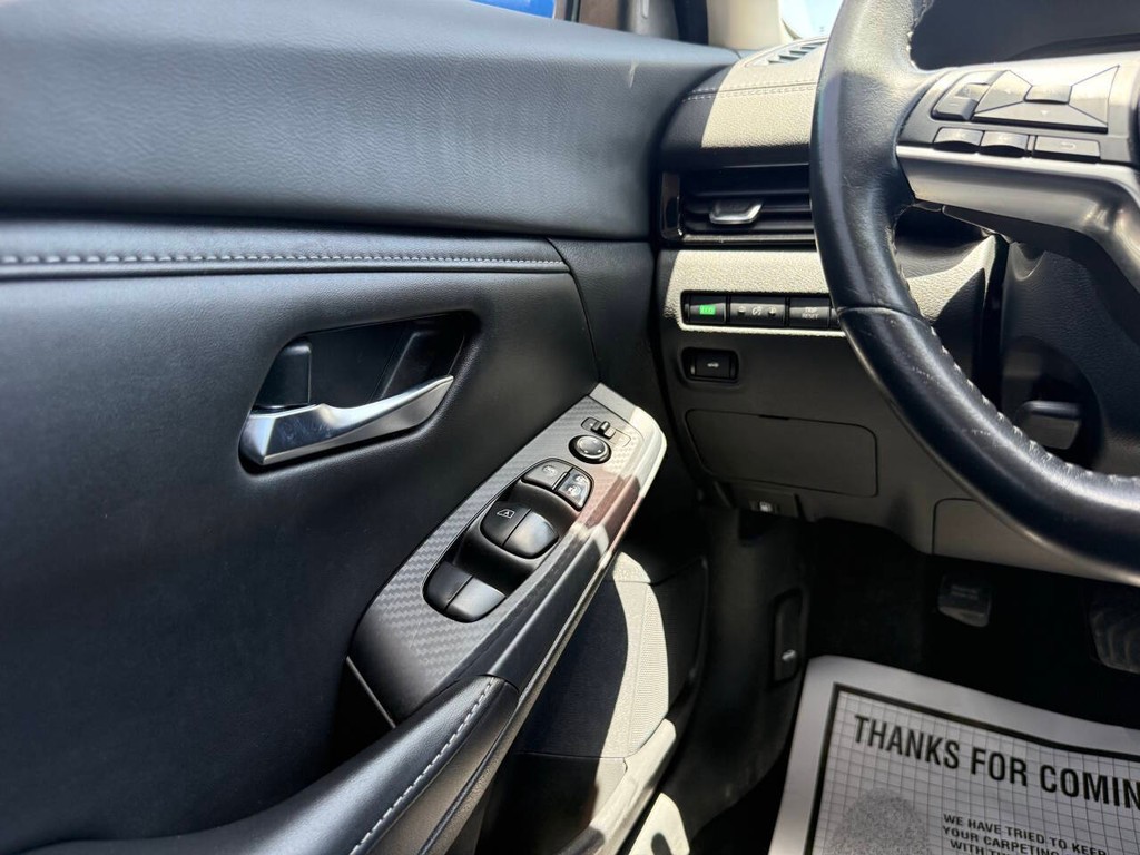 Nissan Sentra Vehicle Full-screen Gallery Image 30