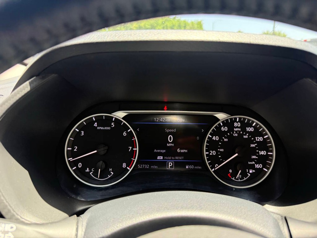 Nissan Sentra Vehicle Full-screen Gallery Image 32