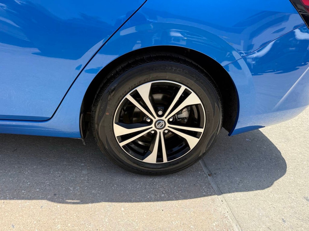 Nissan Sentra Vehicle Full-screen Gallery Image 35