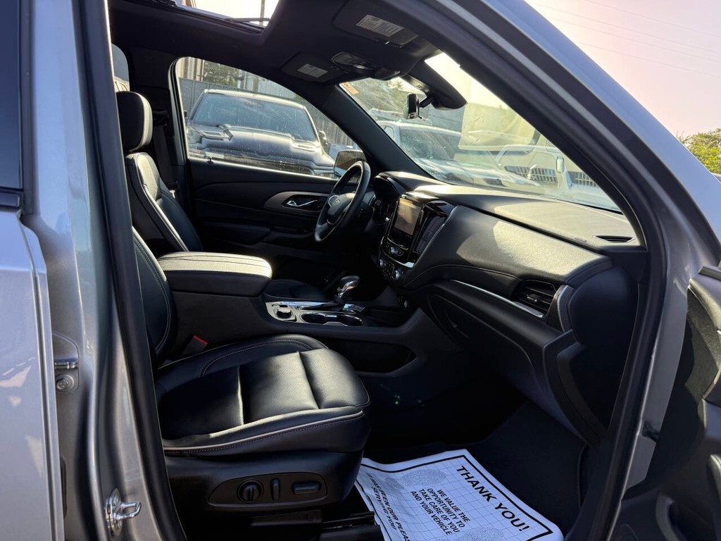 Chevrolet Traverse Vehicle Full-screen Gallery Image 10