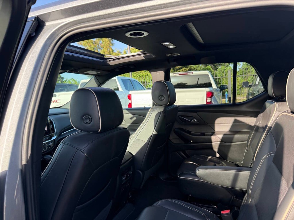 Chevrolet Traverse Vehicle Full-screen Gallery Image 11
