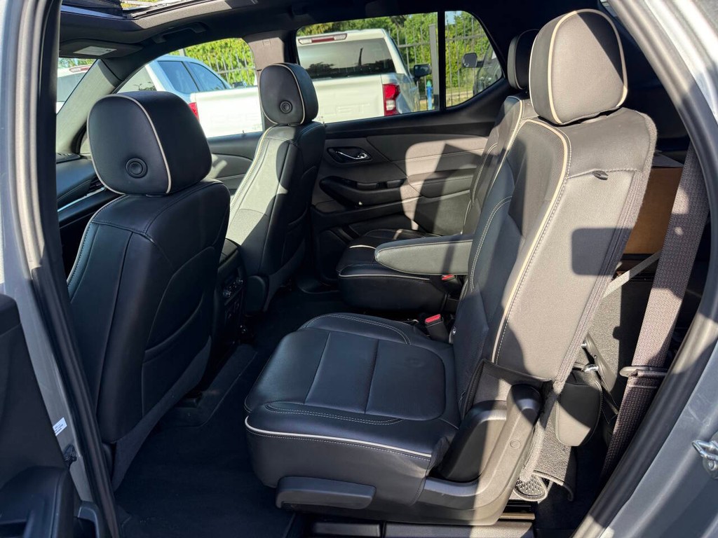Chevrolet Traverse Vehicle Full-screen Gallery Image 12