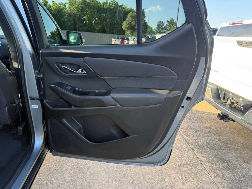 Chevrolet Traverse Vehicle Full-screen Gallery Image 16