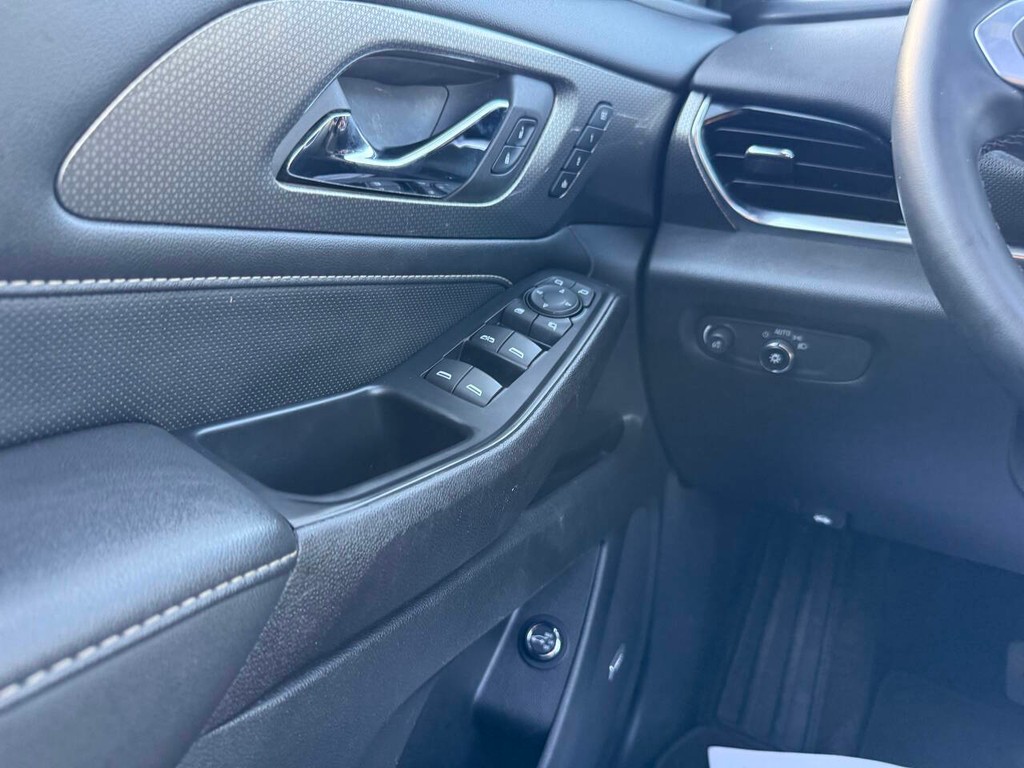 Chevrolet Traverse Vehicle Full-screen Gallery Image 30