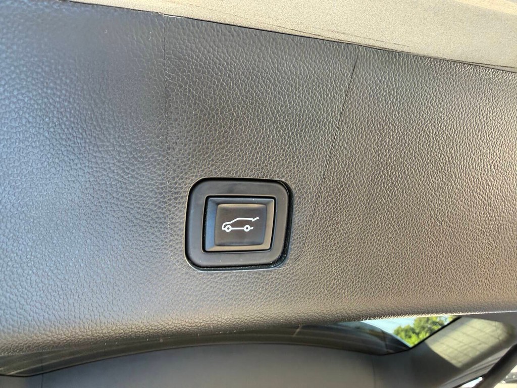 Chevrolet Traverse Vehicle Full-screen Gallery Image 38