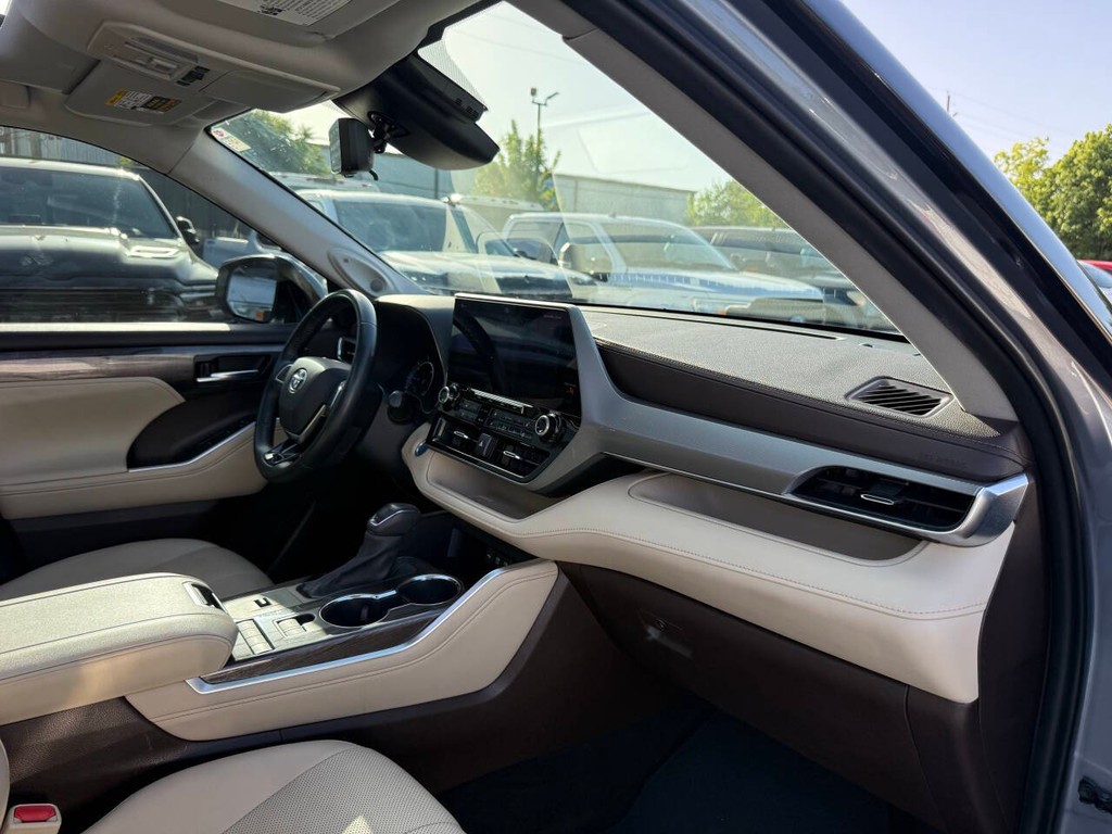 Toyota Highlander Hybrid Vehicle Full-screen Gallery Image 09