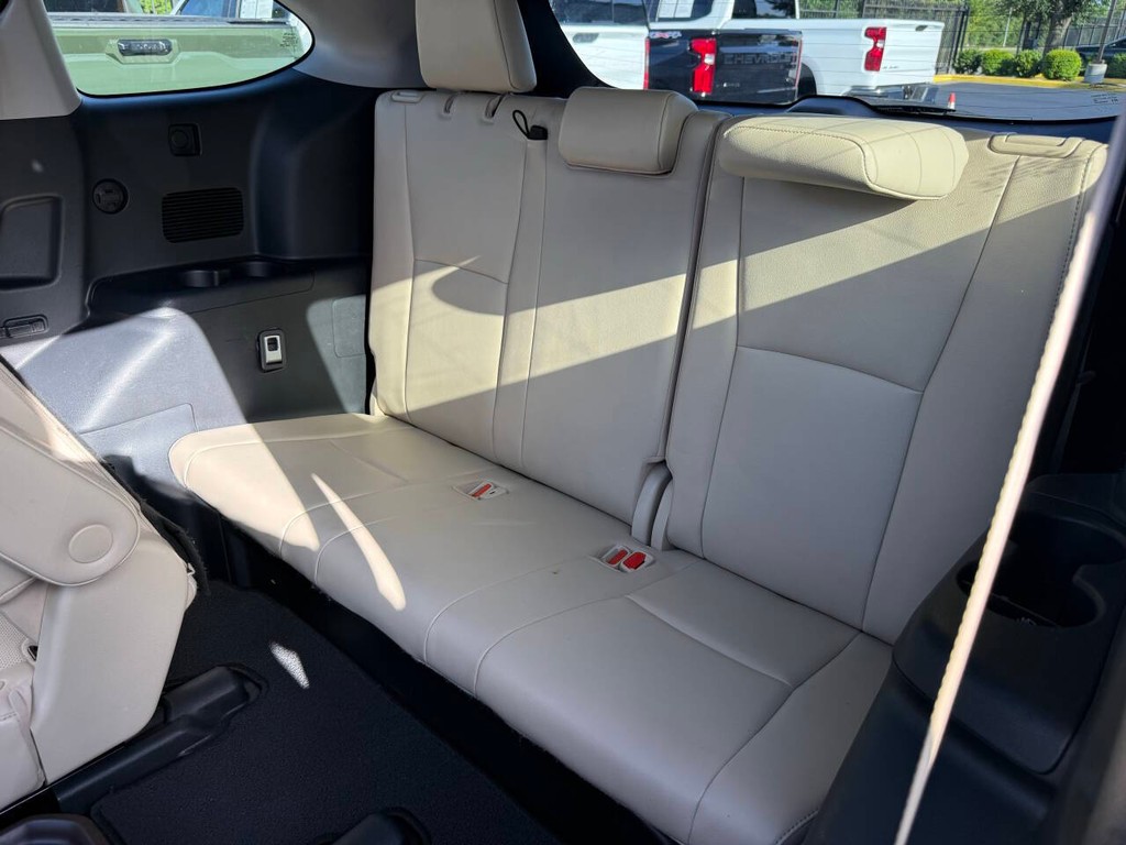 Toyota Highlander Hybrid Vehicle Full-screen Gallery Image 14