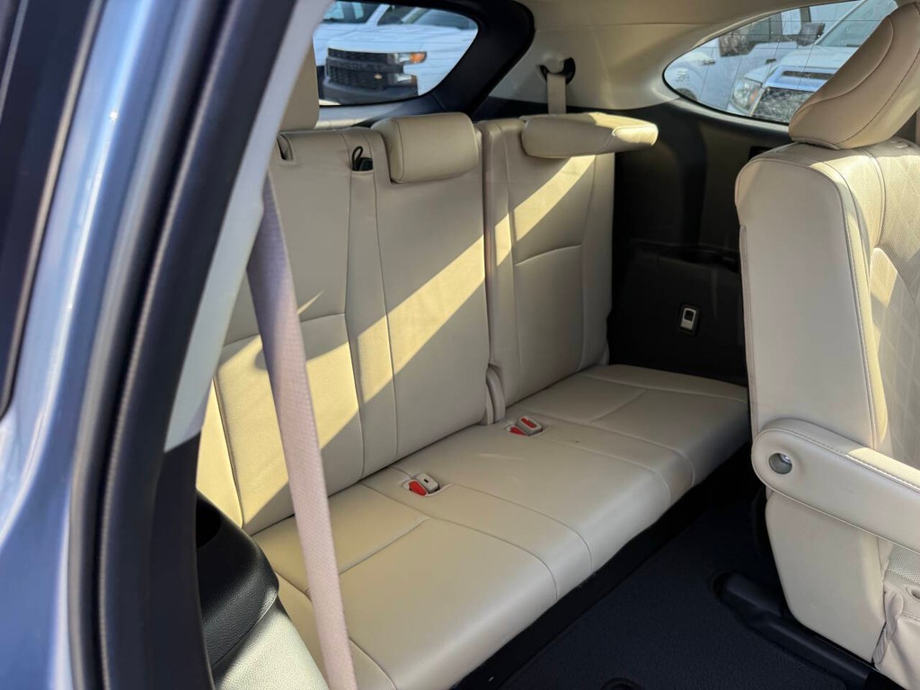 Toyota Highlander Hybrid Vehicle Full-screen Gallery Image 16