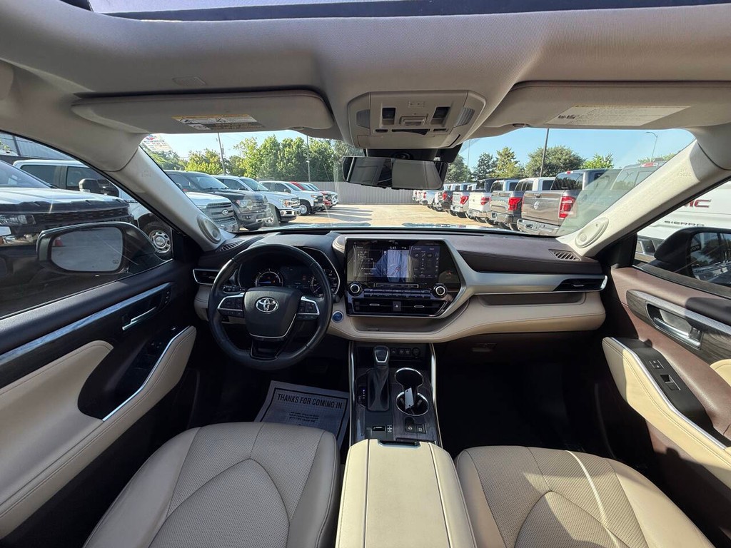 Toyota Highlander Hybrid Vehicle Full-screen Gallery Image 20