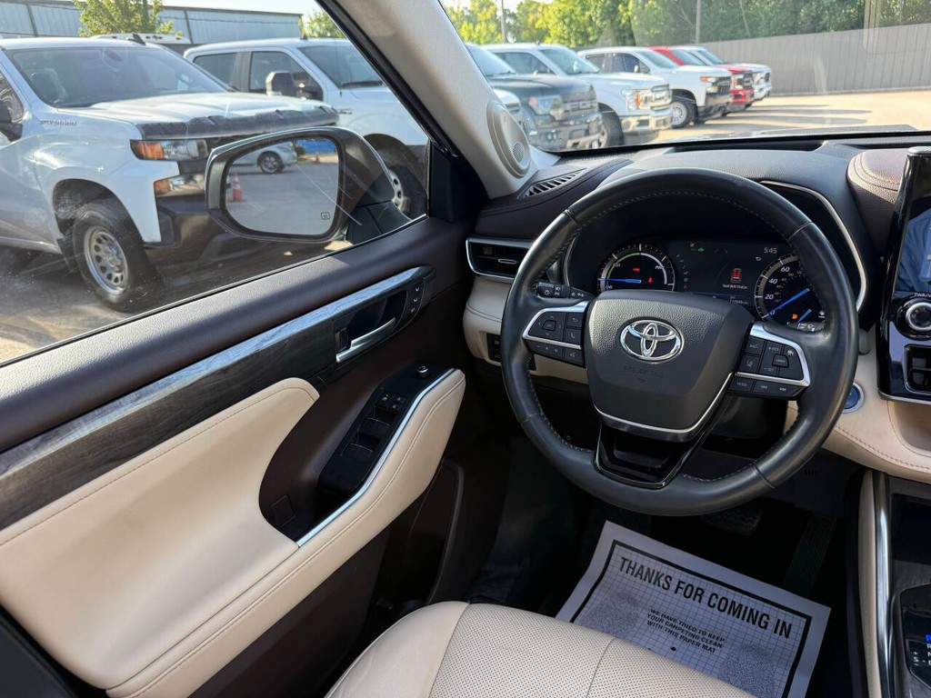 Toyota Highlander Hybrid Vehicle Full-screen Gallery Image 21